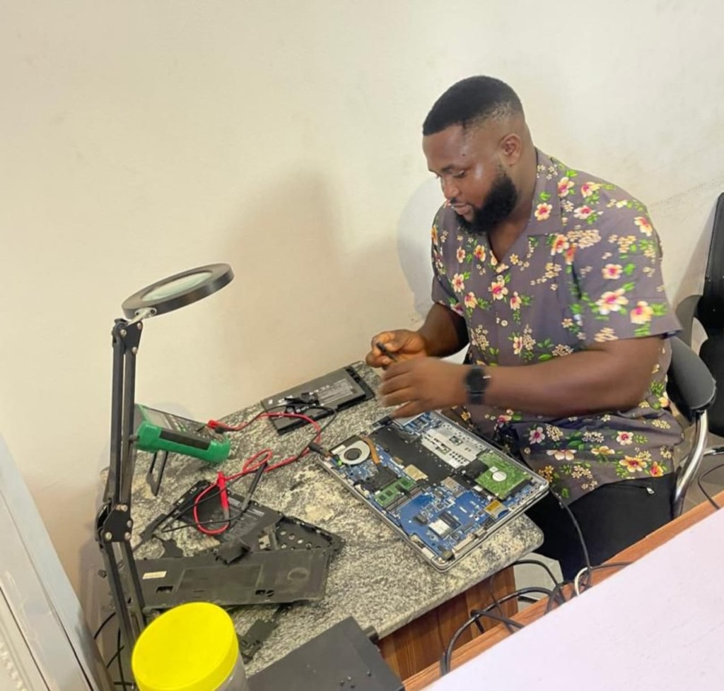 LogicLink Technician